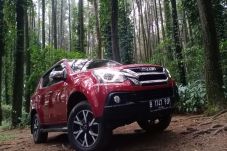 Isuzu Optimistis Mobil...