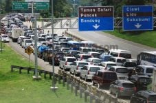 Jalan Puncak Dilebarkan,...