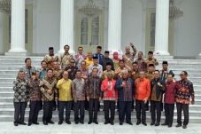 Gubernur Gorontalo Tampil...