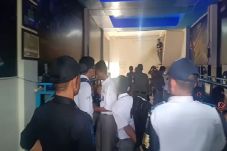 Asyik Lihat Situs Dewasa...
