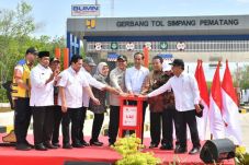 Diresmikan Jokowi, Tol...