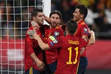 Spanyol Juara Grup,...