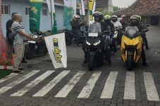 Rangkul Komunitas Motor,...