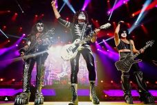 Band KISS Batalkan Tur...
