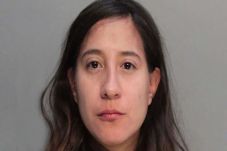 Wanita Florida Gigit...