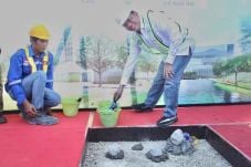 Bamsoet Letakan Batu...