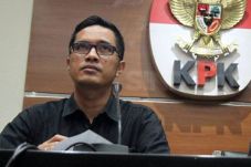 Periksa 14 Pejabat di...