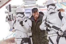 John Boyega Sedih Ucapkan...