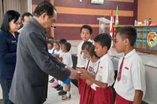 Wakil Bupati Sikka Bagikan...