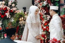 Desainer Dian Pelangi...