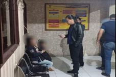 Kesal Suami Belum Kirim...