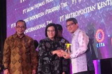 Adaro Energy Raih Award...