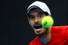Andy Murray Minta Fans...