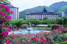 8 Wisata Sumber Air...