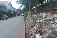 Turap di Jalan DI Panjaitan...