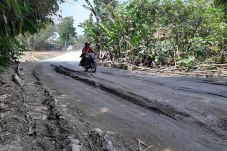 Proyek Jalan di Kecamatan...