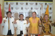 Himpun Barisan Oposisi,...