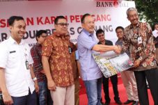Tingkatkan Layanan Keuangan,...