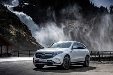 Mercedes-Benz Siap Menjual...