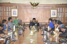 Terima Audiensi Buruh,...