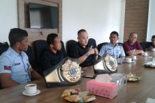 Turunkan Bobot, Daud...