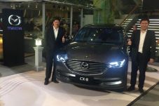 Meluncurkan CX-8, Mazda...