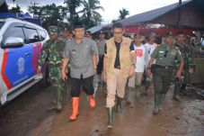 Banjir Bandang, Warga...
