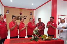 Resmikan Kantor Cabang,...