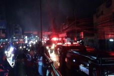 Gudang Kertas Terbakar...