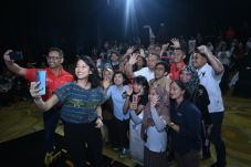 Dian Sastro Semangati...
