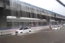 Banjir Air Terjun Tol...