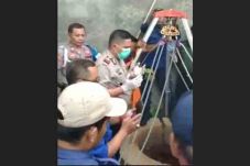 Asyik Bermain, Bocah...