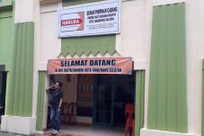Putri KH Maruf Amin...