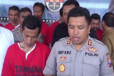 Kesal Cekcok dengan...