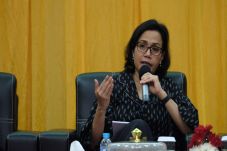 Sri Mulyani Minta Bea...