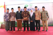 Menag Resmikan Rumah...