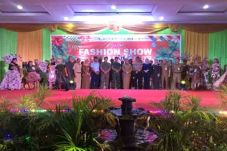 Bupati Kobar Nurhidayah...