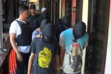 Keroyok Pemuda Hingga...