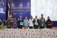 Kenalkan Rektor Baru,...