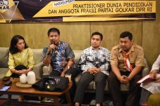 Golkar Dorong Revisi...