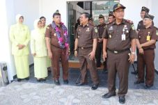 Kejati Sulbar Kunjungi...