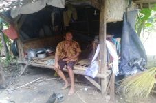 Rumah Ambruk di Guyur...
