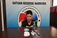 Simpan Sabu Dalam Tisu,...