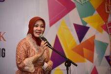 Buka Pameran Pelangi...