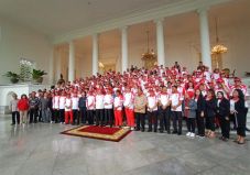 Jokowi Lepas Kontingen...