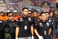 Sewa Belasan Preman...