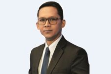Membangun Guru, Membangun...
