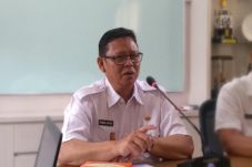 Beromzet Miliaran Rupiah,...