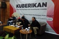 Tak Hanya Eselon III...