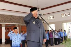 Bupati PAS Pimpin Upacara...